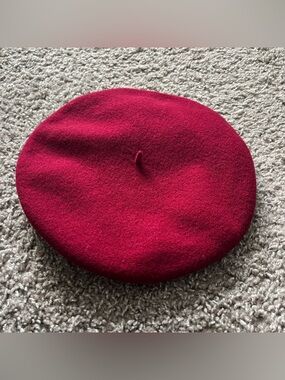 EUC Heritage par Laulhere Beret Authentique in Passion One Size 100% Merino Wool
